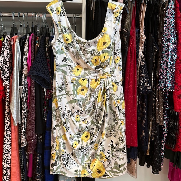 💛🌿🌼 White Satin Floral Dress 💛🌿🌼 Stunning! 🤍Size 14 - Picture 2 of 7